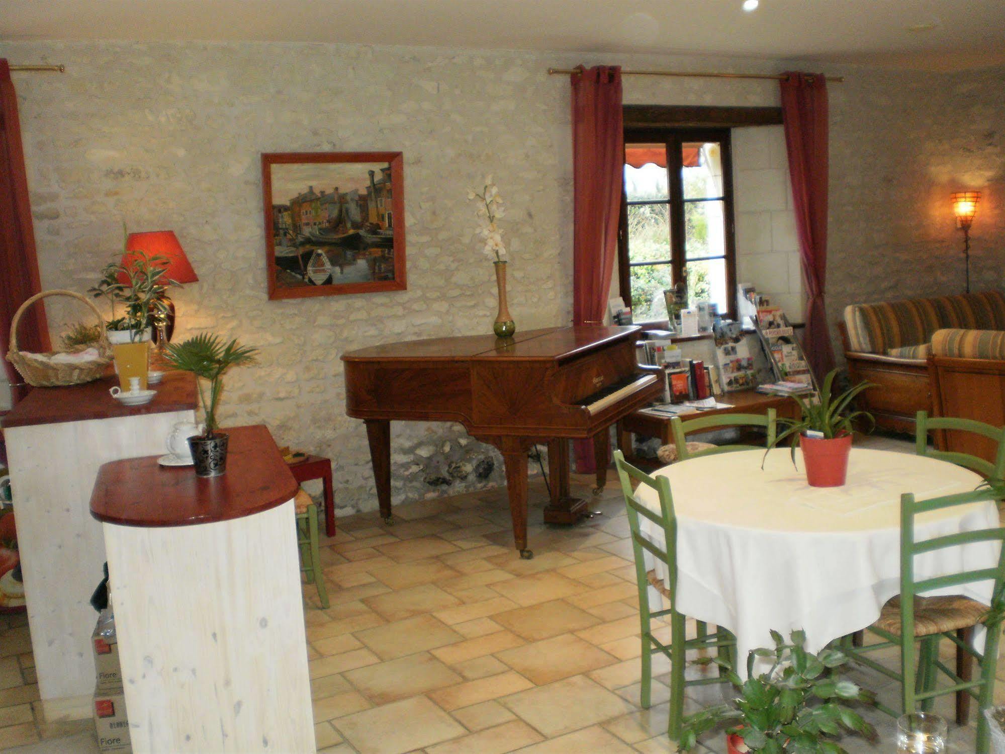Le Pigeonnier Du Perron Hotel Availles-en-Chatellerault Exterior photo